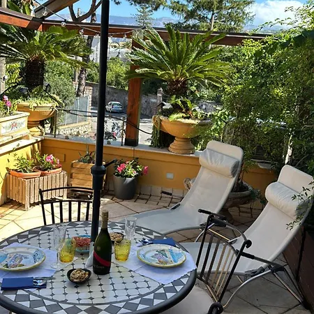Relais Terrace And Relax 住宿加早餐酒店 索伦托